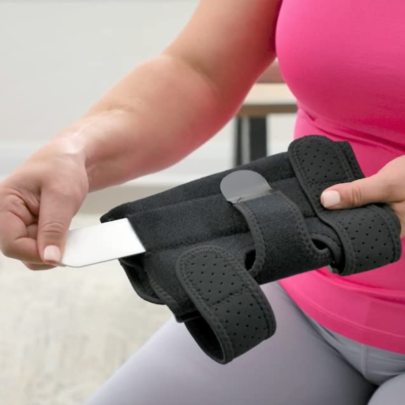 Metal-Supported Comfortable and Breathable Elbow Brace